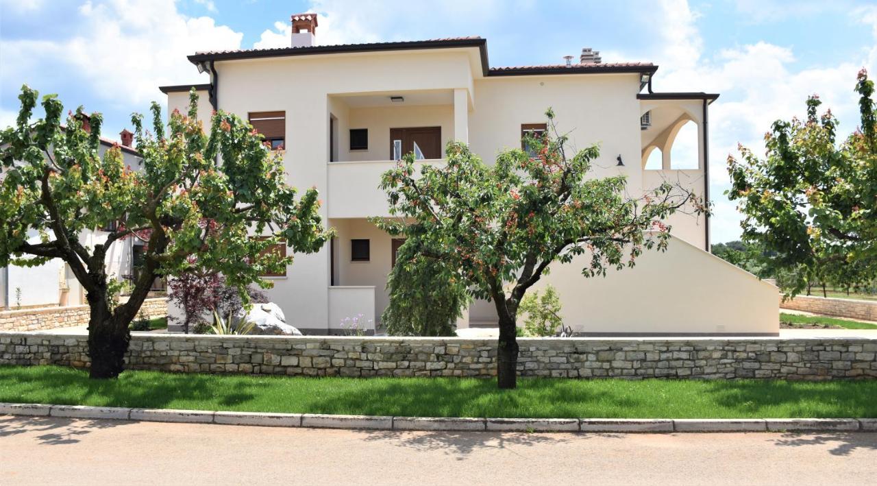 Apartmani Diana Novigrad  Luaran gambar