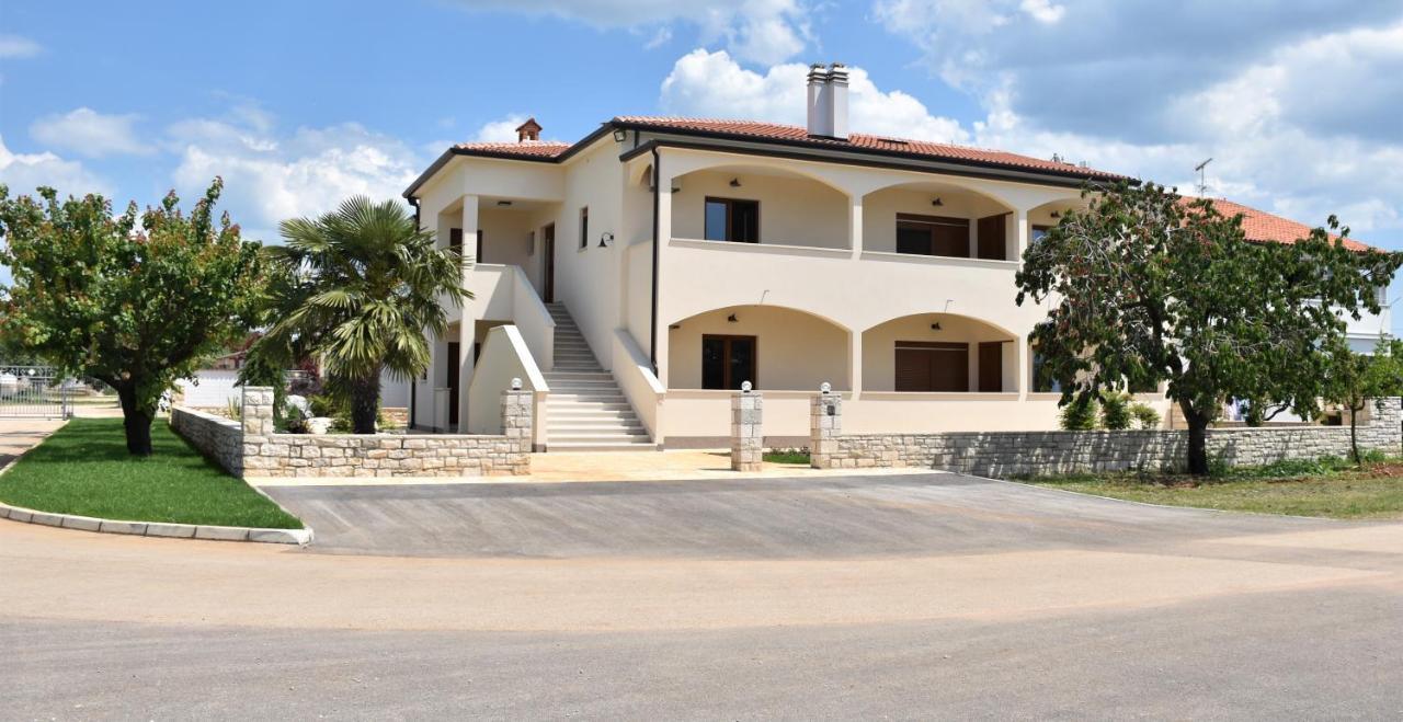 Apartmani Diana Novigrad  Luaran gambar